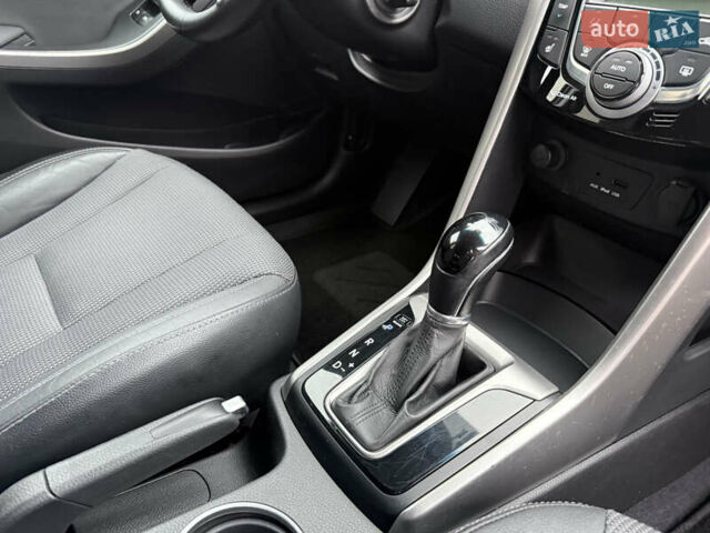 Чорний Хендай i30, об'ємом двигуна 1.6 л та пробігом 202 тис. км за 12500 $, фото 22 на Automoto.ua