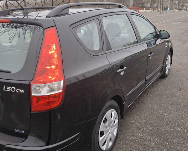 Чорний Хендай i30, об'ємом двигуна 1.4 л та пробігом 209 тис. км за 6850 $, фото 4 на Automoto.ua