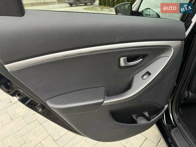 Чорний Хендай i30, об'ємом двигуна 1.6 л та пробігом 202 тис. км за 12500 $, фото 17 на Automoto.ua