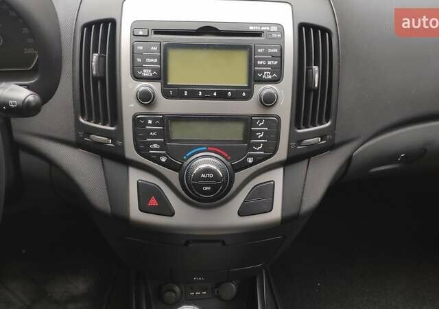 Черный Хендай i30, объемом двигателя 1.4 л и пробегом 275 тыс. км за 6000 $, фото 51 на Automoto.ua