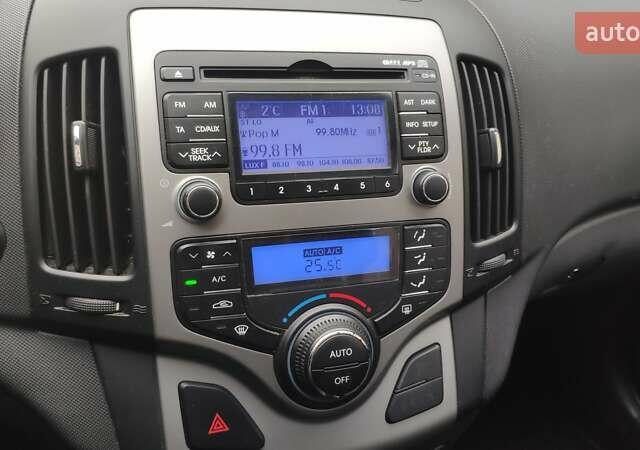 Черный Хендай i30, объемом двигателя 1.4 л и пробегом 275 тыс. км за 6000 $, фото 57 на Automoto.ua