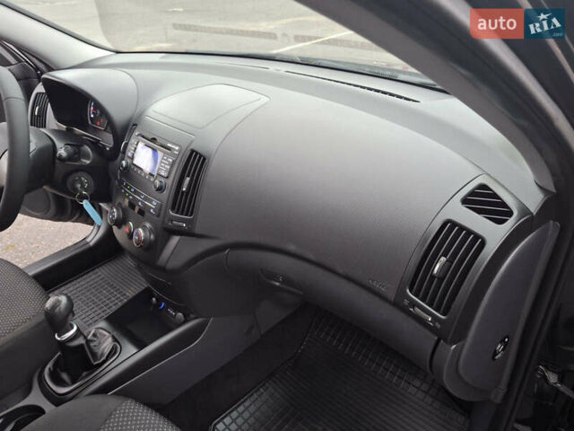 Чорний Хендай i30, об'ємом двигуна 1.4 л та пробігом 209 тис. км за 6850 $, фото 28 на Automoto.ua