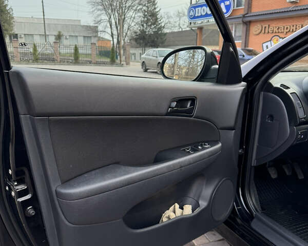 Черный Хендай i30, объемом двигателя 1.4 л и пробегом 210 тыс. км за 6750 $, фото 23 на Automoto.ua