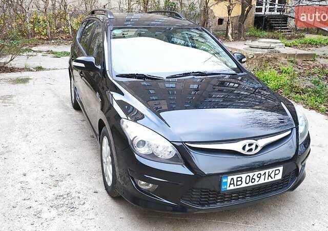 Черный Хендай i30, объемом двигателя 1.4 л и пробегом 275 тыс. км за 6000 $, фото 3 на Automoto.ua