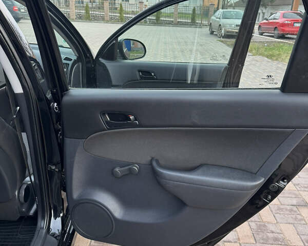 Черный Хендай i30, объемом двигателя 1.4 л и пробегом 210 тыс. км за 6750 $, фото 27 на Automoto.ua