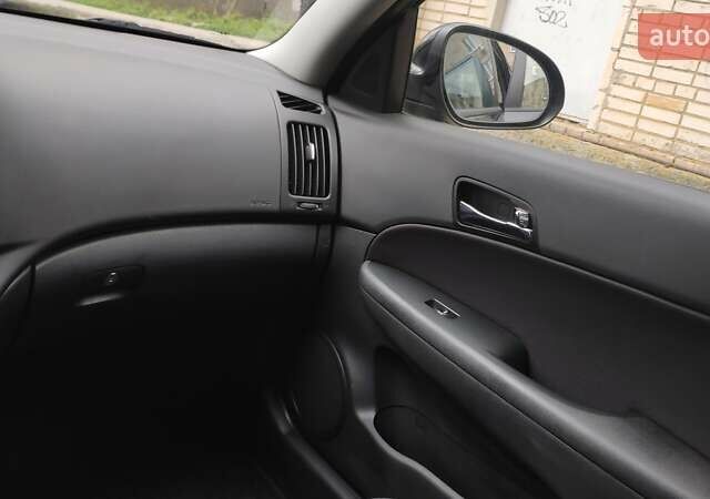 Черный Хендай i30, объемом двигателя 1.4 л и пробегом 275 тыс. км за 6000 $, фото 46 на Automoto.ua