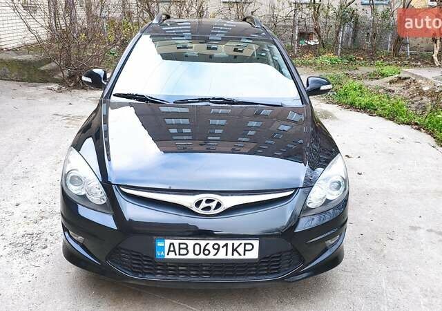 Черный Хендай i30, объемом двигателя 1.4 л и пробегом 275 тыс. км за 6000 $, фото 2 на Automoto.ua