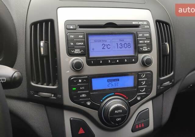 Черный Хендай i30, объемом двигателя 1.4 л и пробегом 275 тыс. км за 6000 $, фото 56 на Automoto.ua