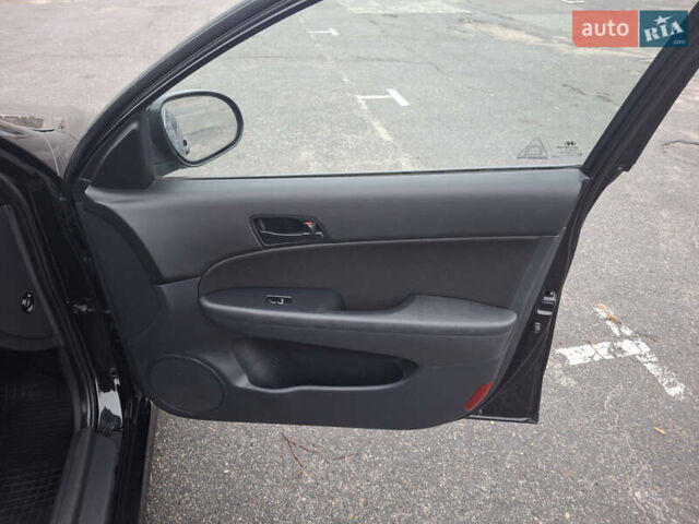 Чорний Хендай i30, об'ємом двигуна 1.4 л та пробігом 209 тис. км за 6850 $, фото 20 на Automoto.ua