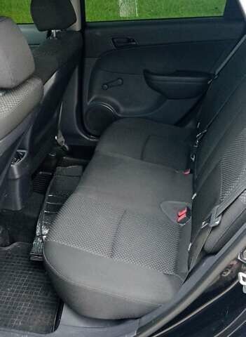 Чорний Хендай i30, об'ємом двигуна 1.59 л та пробігом 145 тис. км за 6499 $, фото 6 на Automoto.ua
