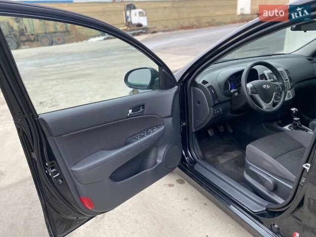 Хендай i30 2012 в Виннице на Automoto.ua Черный Хендай i30, объемом двигателя 1.4 л и пробегом 275 тыс. км за 6100 $, фото 24 на Automoto.ua