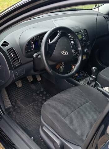Чорний Хендай i30, об'ємом двигуна 1.59 л та пробігом 145 тис. км за 6499 $, фото 7 на Automoto.ua