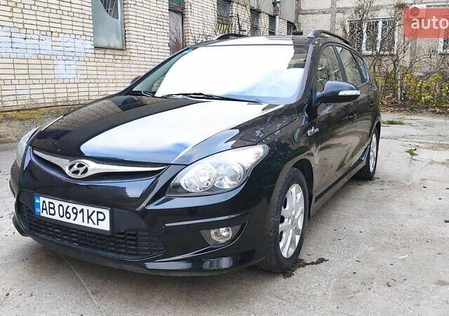 Черный Хендай i30, объемом двигателя 1.4 л и пробегом 275 тыс. км за 6000 $, фото 5 на Automoto.ua