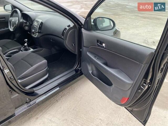 Хендай i30 2012 в Виннице на Automoto.ua Черный Хендай i30, объемом двигателя 1.4 л и пробегом 275 тыс. км за 6100 $, фото 36 на Automoto.ua