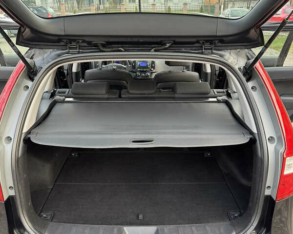 Черный Хендай i30, объемом двигателя 1.4 л и пробегом 210 тыс. км за 6750 $, фото 42 на Automoto.ua