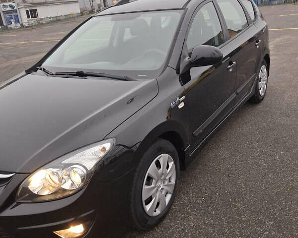 Чорний Хендай i30, об'ємом двигуна 1.4 л та пробігом 209 тис. км за 6850 $, фото 6 на Automoto.ua
