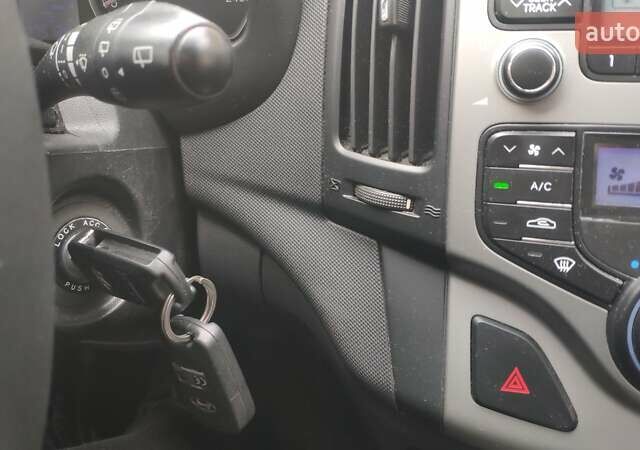 Черный Хендай i30, объемом двигателя 1.4 л и пробегом 275 тыс. км за 6000 $, фото 55 на Automoto.ua