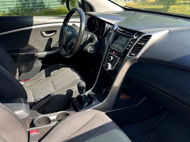 Чорний Хендай i30, об'ємом двигуна 1.6 л та пробігом 167 тис. км за 8400 $, фото 3 на Automoto.ua