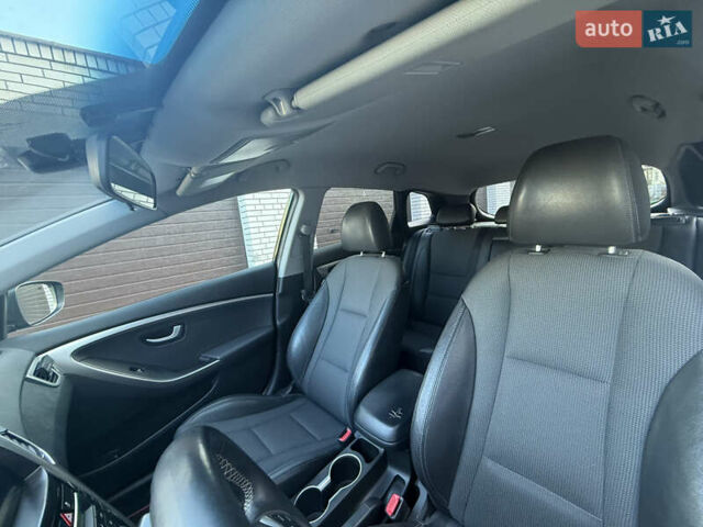 Чорний Хендай i30, об'ємом двигуна 1.59 л та пробігом 260 тис. км за 9000 $, фото 11 на Automoto.ua