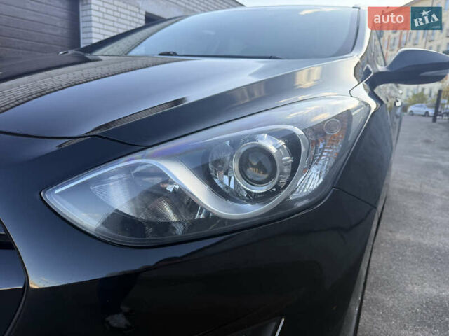 Чорний Хендай i30, об'ємом двигуна 1.59 л та пробігом 260 тис. км за 9000 $, фото 6 на Automoto.ua