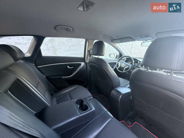 Чорний Хендай i30, об'ємом двигуна 1.59 л та пробігом 260 тис. км за 9000 $, фото 13 на Automoto.ua