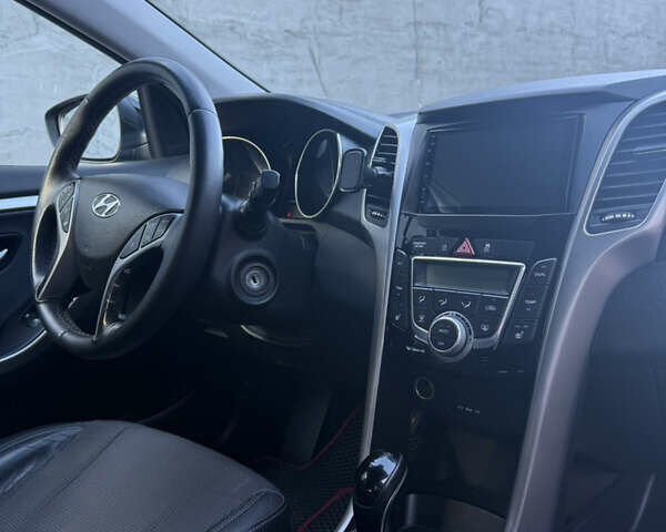 Чорний Хендай i30, об'ємом двигуна 1.59 л та пробігом 260 тис. км за 9000 $, фото 16 на Automoto.ua