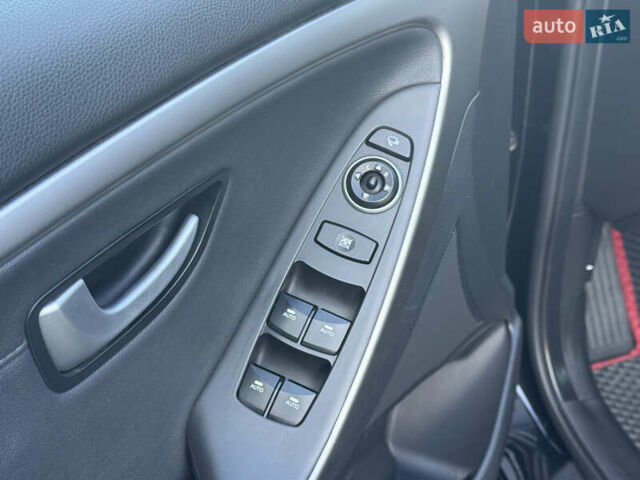Чорний Хендай i30, об'ємом двигуна 1.59 л та пробігом 260 тис. км за 9000 $, фото 10 на Automoto.ua