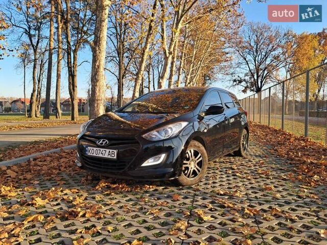 Черный Хендай i30, объемом двигателя 1.58 л и пробегом 132 тыс. км за 9500 $, фото 2 на Automoto.ua