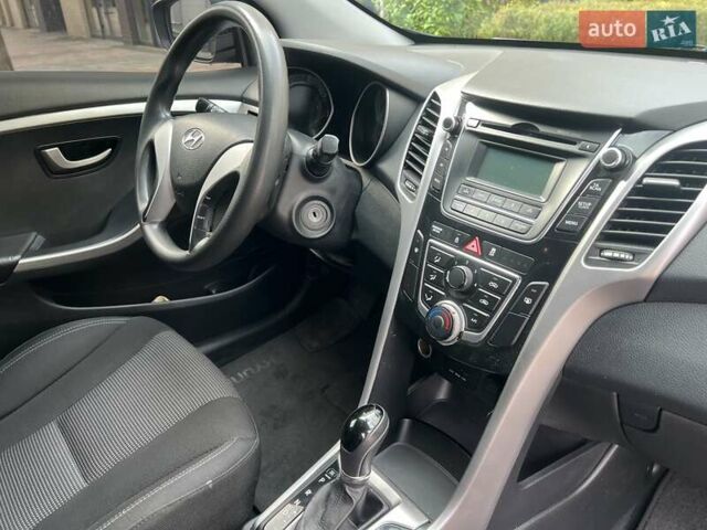 Хендай i30 2014 в Киеве на Automoto.ua Черный Хендай i30, объемом двигателя 1.58 л и пробегом 153 тыс. км за 8900 $, фото 21 на Automoto.ua