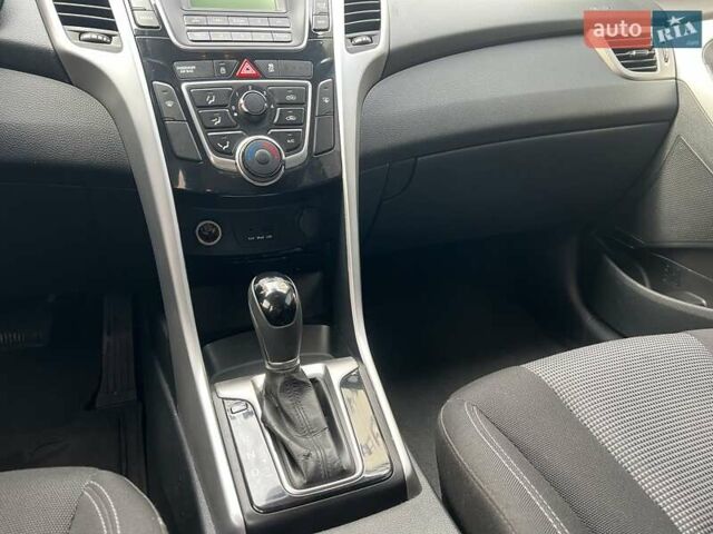 Хендай i30 2014 в Киеве на Automoto.ua Черный Хендай i30, объемом двигателя 1.58 л и пробегом 153 тыс. км за 8900 $, фото 23 на Automoto.ua