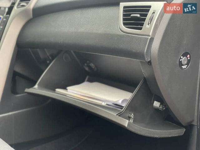 Чорний Хендай i30, об'ємом двигуна 1.6 л та пробігом 221 тис. км за 8650 $, фото 88 на Automoto.ua