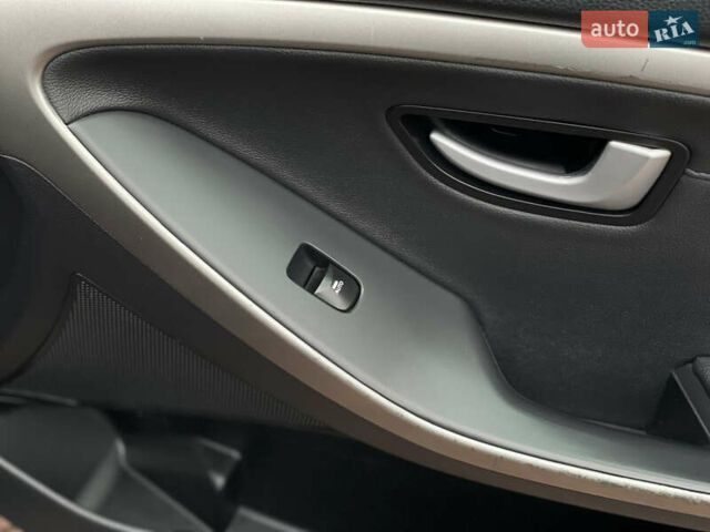 Чорний Хендай i30, об'ємом двигуна 1.6 л та пробігом 221 тис. км за 8650 $, фото 83 на Automoto.ua