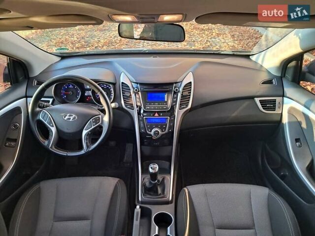 Черный Хендай i30, объемом двигателя 1.58 л и пробегом 132 тыс. км за 9500 $, фото 1 на Automoto.ua