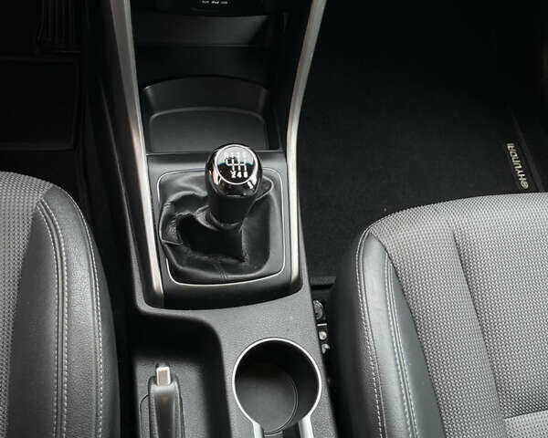 Чорний Хендай i30, об'ємом двигуна 1.6 л та пробігом 221 тис. км за 8650 $, фото 66 на Automoto.ua