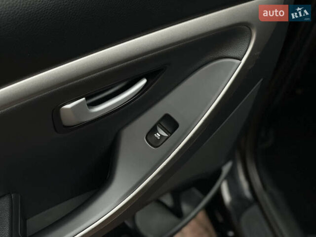 Чорний Хендай i30, об'ємом двигуна 1.6 л та пробігом 221 тис. км за 8650 $, фото 73 на Automoto.ua