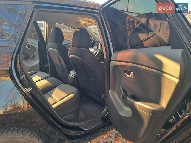 Черный Хендай i30, объемом двигателя 1.58 л и пробегом 132 тыс. км за 9500 $, фото 25 на Automoto.ua