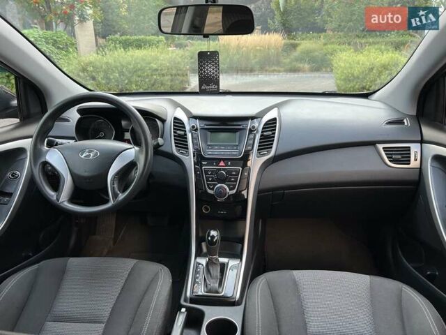 Черный Хендай i30, объемом двигателя 1.58 л и пробегом 153 тыс. км за 9500 $, фото 28 на Automoto.ua