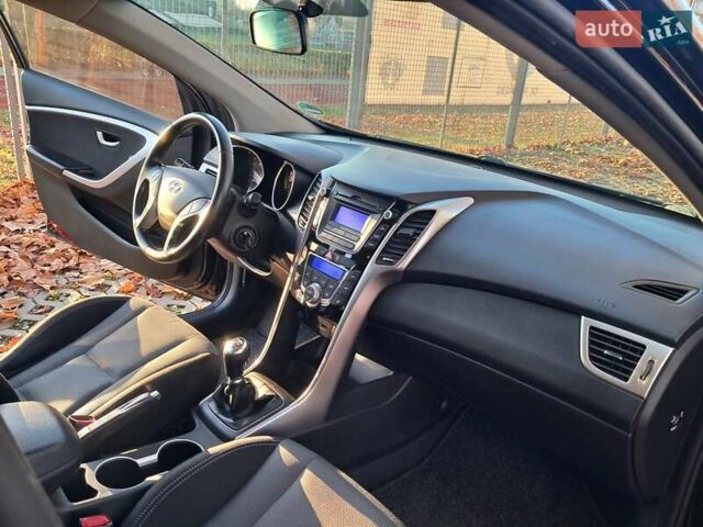 Черный Хендай i30, объемом двигателя 1.58 л и пробегом 132 тыс. км за 9500 $, фото 9 на Automoto.ua
