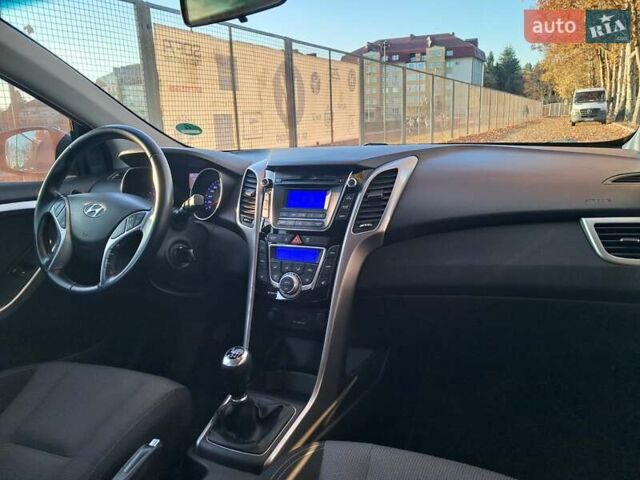 Черный Хендай i30, объемом двигателя 1.58 л и пробегом 132 тыс. км за 9500 $, фото 6 на Automoto.ua