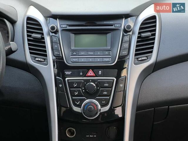 Черный Хендай i30, объемом двигателя 1.58 л и пробегом 153 тыс. км за 9500 $, фото 30 на Automoto.ua