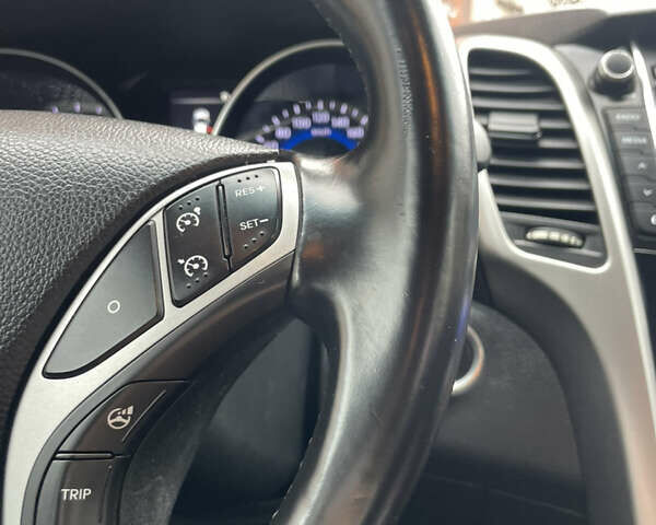 Чорний Хендай i30, об'ємом двигуна 1.6 л та пробігом 221 тис. км за 8650 $, фото 71 на Automoto.ua