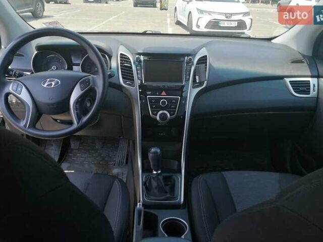Чорний Хендай i30, об'ємом двигуна 1.58 л та пробігом 136 тис. км за 9100 $, фото 13 на Automoto.ua