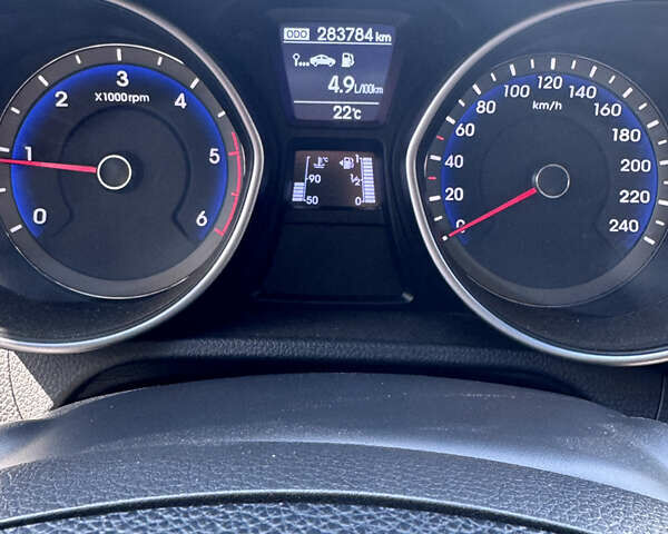 Черный Хендай i30, объемом двигателя 1.4 л и пробегом 283 тыс. км за 9500 $, фото 6 на Automoto.ua