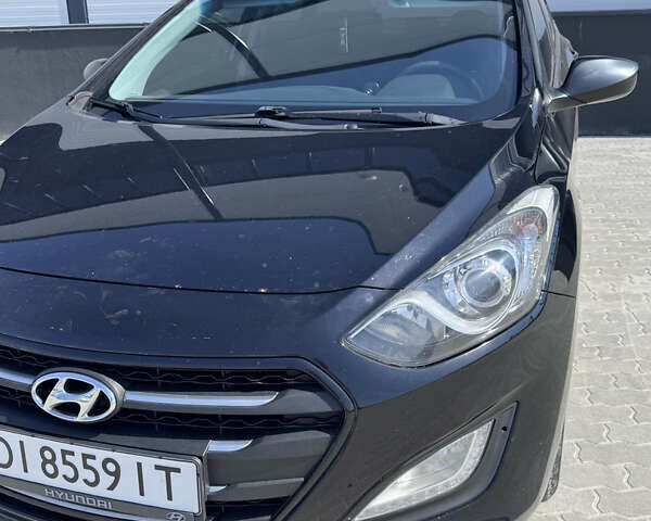 Черный Хендай i30, объемом двигателя 1.4 л и пробегом 283 тыс. км за 9500 $, фото 4 на Automoto.ua