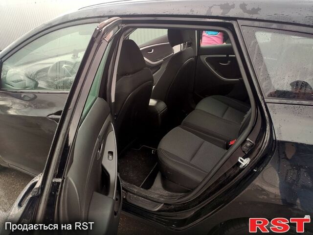Черный Хендай i30, объемом двигателя 1.6 л и пробегом 239 тыс. км за 12500 $, фото 6 на Automoto.ua