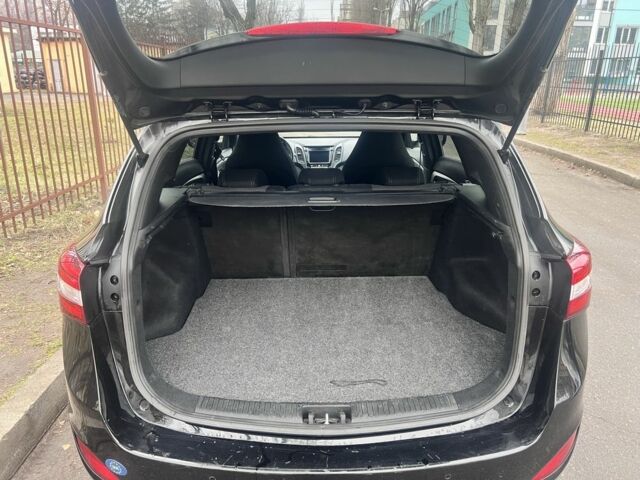 Хендай i30 2017 в Киеве на Automoto.ua Черный Хендай i30, объемом двигателя 1.6 л и пробегом 245 тыс. км за 10500 $, фото 4 на Automoto.ua