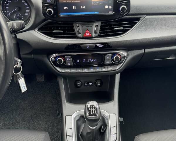 Чорний Хендай i30, об'ємом двигуна 1.59 л та пробігом 227 тис. км за 12500 $, фото 26 на Automoto.ua