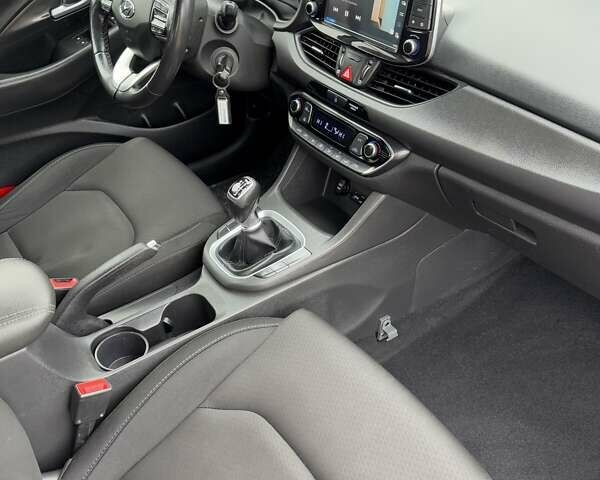 Чорний Хендай i30, об'ємом двигуна 1.59 л та пробігом 227 тис. км за 12500 $, фото 23 на Automoto.ua