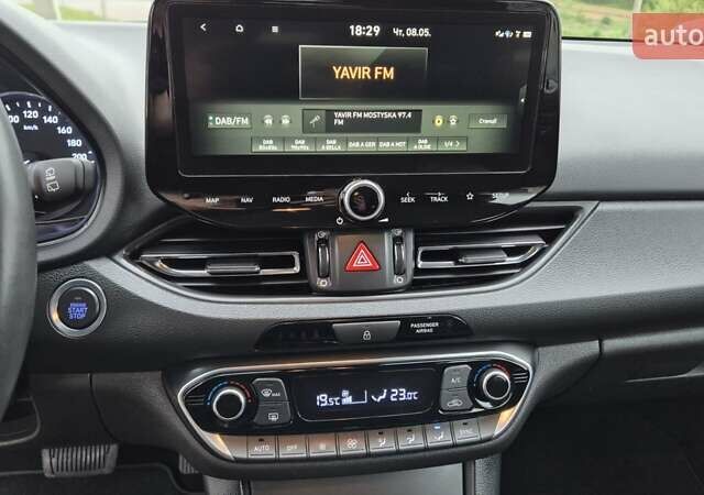 Черный Хендай i30, объемом двигателя 1.6 л и пробегом 197 тыс. км за 15650 $, фото 10 на Automoto.ua