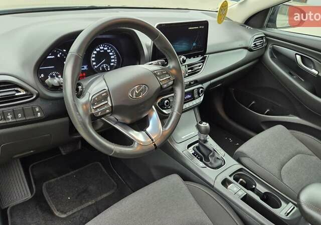 Черный Хендай i30, объемом двигателя 1.6 л и пробегом 197 тыс. км за 15650 $, фото 9 на Automoto.ua